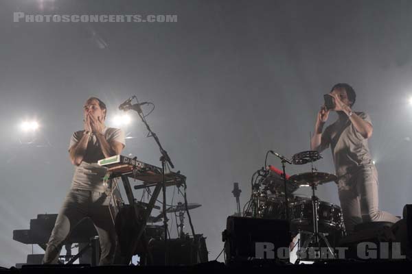 CARIBOU - 2014-11-01 - PARIS - Grande Halle de La Villette - Brad Weber - Daniel Victor Snaith